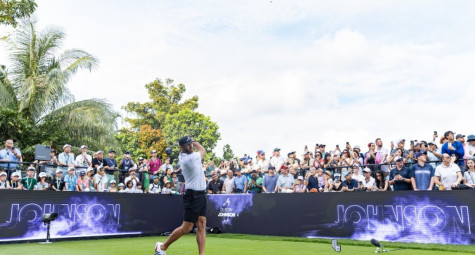 4aces Lead By 5; Johnson, Niemann Share Individual Lead